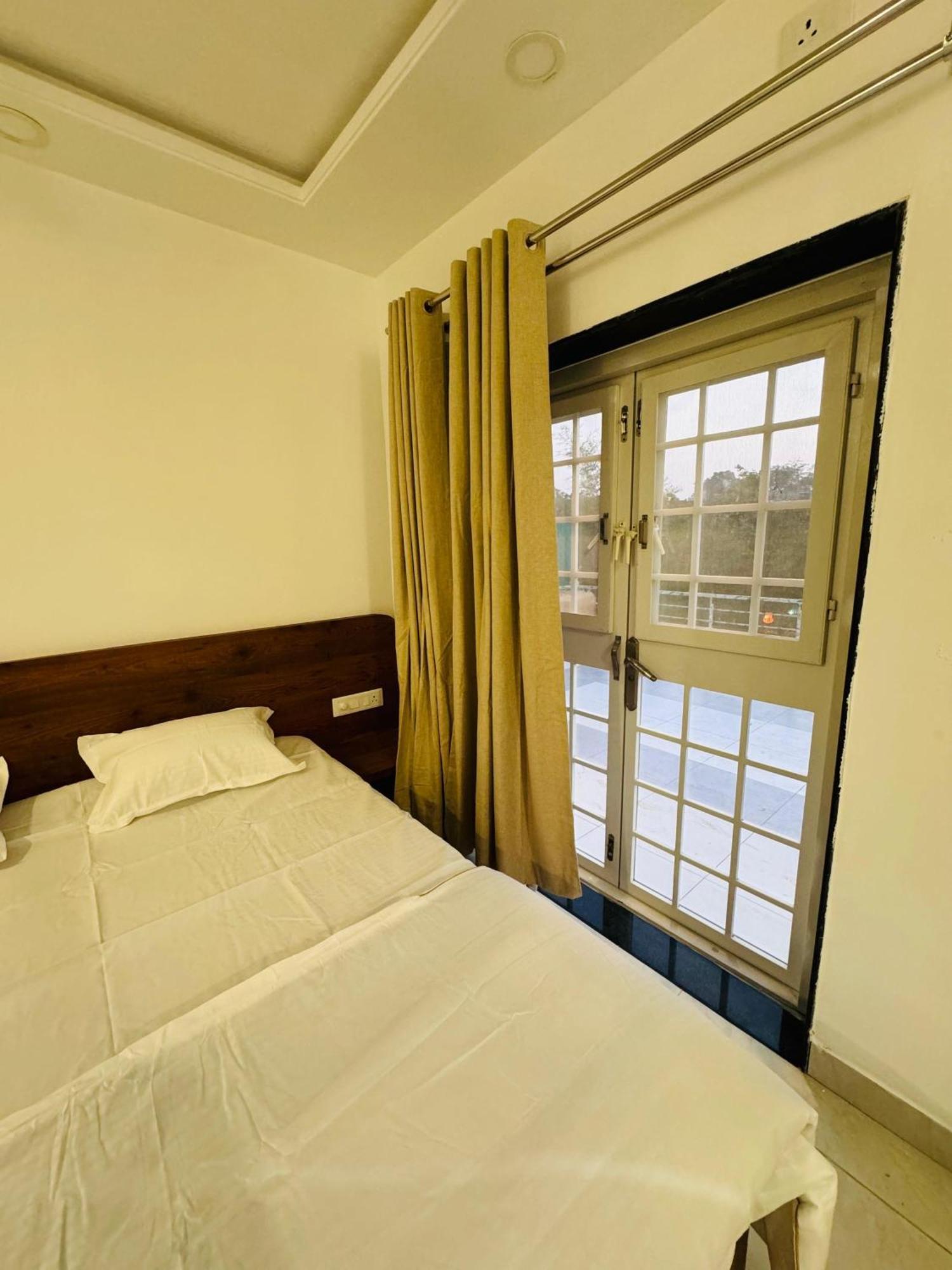 The Gulmohar, Chikhaldara Hotel Exterior foto